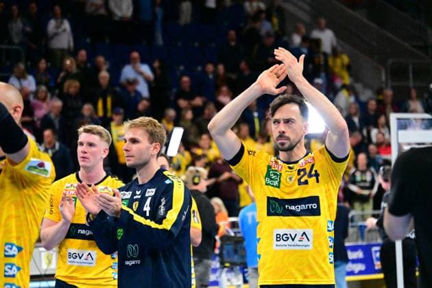 RECORD DATE NOT STATED Patrick Groetzki (24; Rhein Neckar Löwen), Mathias Larson (4; Rhein Neckar Löwen) und Haukur Thrastarson (25; Rhein Neckar Löwen) klatschen gemeinsam im Jubel Patrick Groetzki (24; Rhein Neckar Löwen) und Mathias Larson (4; Rhein Neckar Löwen) feiern