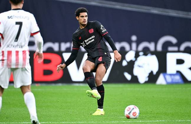 Fussball, Bundesliga, Deutschland, Herren, Saison 2025 2026, 8. Spieltag, BayArena Leverkusen: Bayer Leverkusen - SC Freiburg 2:0; Jarell Quansah (LEV). Aktion, Einzelbild.