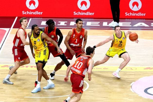 DEU, easyCredit BBL, ALBA vs. Bayern Muenchen, 26.10.2025, Uber-Arena, Berlin, DEU, easyCredit BBL, ALBA vs. Bayern Muenchen, im Bild