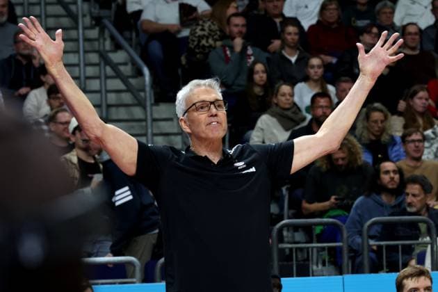 DEU, easyCredit BBL, ALBA vs. Bayern Muenchen, 26.10.2025, Uber-Arena, Berlin, DEU, easyCredit BBL, ALBA vs. Bayern Muenchen, im Bild Head Coach Gordon Herbert (FC Bayern Muenchen)