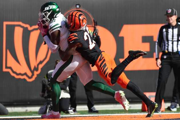 October 26, 2025: New York Jets WR Tyler Johnson catches a first half touchdown during WEEK 8 of the NFL, American Football Herren, USA regular season between the Cincinnati Bengals and the New York Jets in Cincinnati, Ohio. CSM Cincinnati USA - ZUMAc04_ 20251026_zma_c04_021 Copyright: xKevinxSchultzx