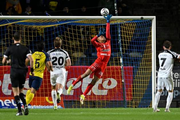 Royale Union Saint-Gilloise v Sint-Truidense VV - Jupiler Pro League BRUSSELS, BELGIUM - OCTOBER 26 : Kokubo Leo Brian goalkeeper of Sint-Truiden during the Jupiler Pro League match between Royale Union Saint-Gilloise and Sint-Truidense VV on October 26, 2025 in Brussels, Belgium, 26 10 2025 Brussels Belgium  Copyright: xDhax