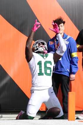 October 26, 2025: New York Jets WR Tyler Johnson celebrates his first half touchdown during WEEK 8 of the NFL, American Football Herren, USA regular season between the Cincinnati Bengals and the New York Jets in Cincinnati, Ohio. CSM Cincinnati USA - ZUMAc04_ 20251026_zma_c04_024 Copyright: xKevinxSchultzx