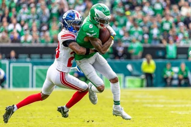 New York Giants cornerback Cordale Flott (28) tackles Philadelphia Eagles wide receiver Devonta Smith (6) during the second quarter at Lincoln Financial Field in Philadelphia on Sunday, October 26, 2025.  PHI20251026005 LAURENCExKESTERSON