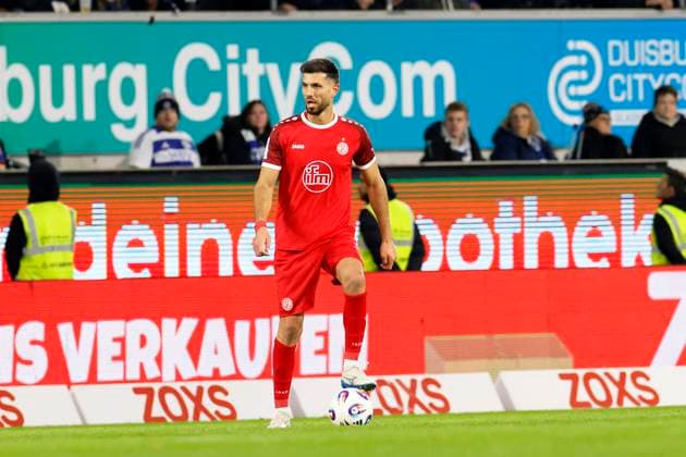Fußball 3.Liga, 12.Spieltag, Saison 2025 2026, MSV Duisburg - Rot-Weiss Essen am 26.10.2025 in der Schauinsland-Reisen-Arena in Duisburg Klaus Gjasula ( Rot-Weiss Essen )