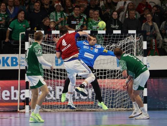 GER HBL Saison 2025 2026 FÜCHSE Berlin vs HSV Hamburg, 26.10.25, Max-Schmeling-Halle, Berlin, Mathias GIDSEL (Füchse Berlin 19), Andreas MAGAARD (HSV Hamburg 4), Dejan MILOSAVLJEV (Füchse Berlin 96), Max DARJ (Füchse Berlin 5)