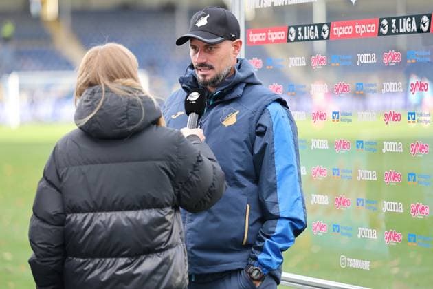 Stefan Kleineheismann (TSG Hoffenheim II, Cheftrainer) im Interview. GER, TSG 1899 Hoffenheim II gegen FC Erzgebirge Aue, Fussball, 3.Liga, 12.Spieltag, Spielzeit 2025 2026, 26.10.2025. (DFL DFB REGULATIONS PROHIBIT ANY USE OF PHOTOGRAPHS as IMAGE SEQUENCES and or QUASI-VIDEO). GER,TSG 1899 Hoffenheim II gegen FC Erzgebirge Aue, Fussball, 3.Liga, 12.Spieltag, Spielzeit 2025 2026, 26.10.2025. Hoffenheim Copyright: xEibner-Pressefoto JoergxHirschx EP_JHH