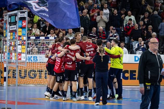 DAIKIN HBL: SG Flensburg-Handewitt vs HC Erlangen; 26.10.25 Jubel nach Sieg Team SG Flensburg-Handewitt DAIKIN HBL: SG Flensburg-Handewitt vs HC Erlangen, GP JOULE Arena am 26.10.25 Copyright: xBEAUTIFULxSPORTS MarioxM.xKobergx
