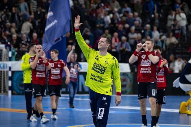 Sport Bilder des Tages DAIKIN HBL: SG Flensburg-Handewitt vs HC Erlangen; 26.10.25 Jubel nach Sieg Team SG Flensburg-Handewitt DAIKIN HBL: SG Flensburg-Handewitt vs HC Erlangen, GP JOULE Arena am 26.10.25 Copyright: xBEAUTIFULxSPORTS MarioxM.xKobergx