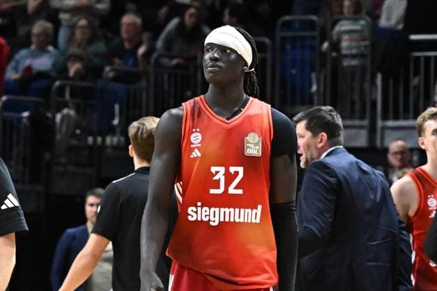 26.10.2025, xlakx, Basketball BBL Bundesliga, Alba Berlin - FC Bayern München Basketball v.l. Wenyen Gabriel (FC Bayern Basketball) enttaeuscht, schaut enttaeuscht, niedergeschlagen, disappointed Berlin