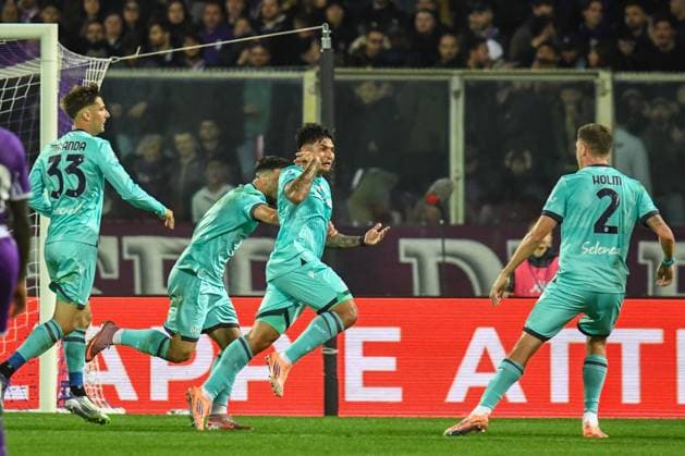 Santiago Castro (Bologna) celebrates with teammates after scoring the 0-1 goal during ACF Fiorentina vs Bologna FC, Italian soccer Serie A match in Florence, Italy, October 26 2025  Copyright: xFabioxFagiolini IPAxSportx xipa-agency.netx xx IPA_67114141 IPA_Agency_IPA67114141