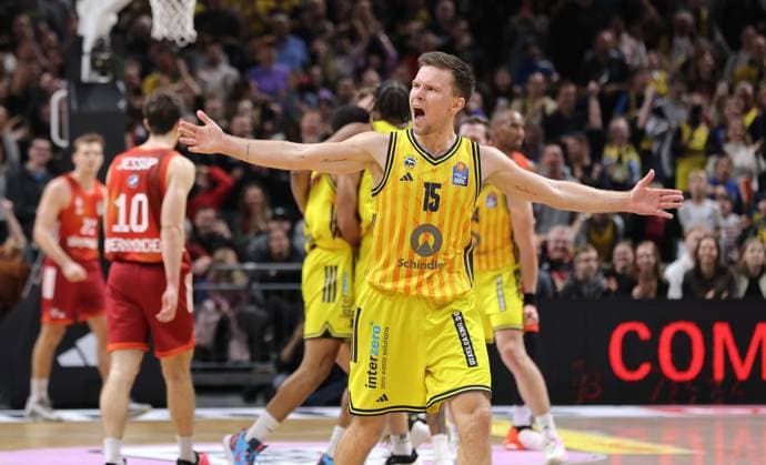 Martin Hermannsson jubelt nach Freude Emotion Jubel Basketball BBL Bundesliga Herren 5. Spieltag Saison 2025 2026 26.10.2025 ALBA Berlin vs. Bayern München