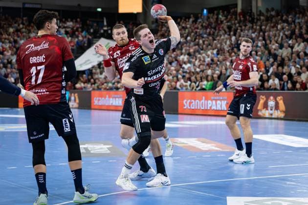 DAIKIN HBL: SG Flensburg-Handewitt vs HC Erlangen; 26.10.25 Viggó Kristjánsson (Nr.73, HC Erlangen) im Angriff DAIKIN HBL: SG Flensburg-Handewitt vs HC Erlangen, GP JOULE Arena am 26.10.25 Copyright: xBEAUTIFULxSPORTS MarioxM.xKobergx