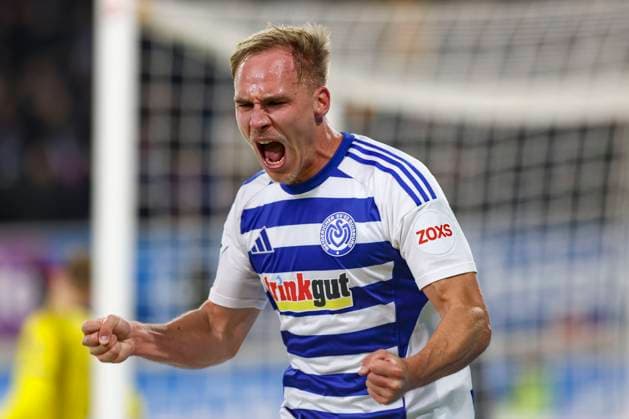 Duisburg, Deutschland, 26.10.25: Florian Krüger (MSV Duisburg) Torjubel, jubelt nach seinem Treffer zum 1:0 waehrend des Spiels der 3. Liga MSV Duisburg vs Rot-Weiss Essen in der schauinsland-reisen-arena Duisburg schauinsland-reisen-arena North Rhine-Westphalia Germany Copyright: xBrauer-Fotoagenturx xAdrianxSchlx