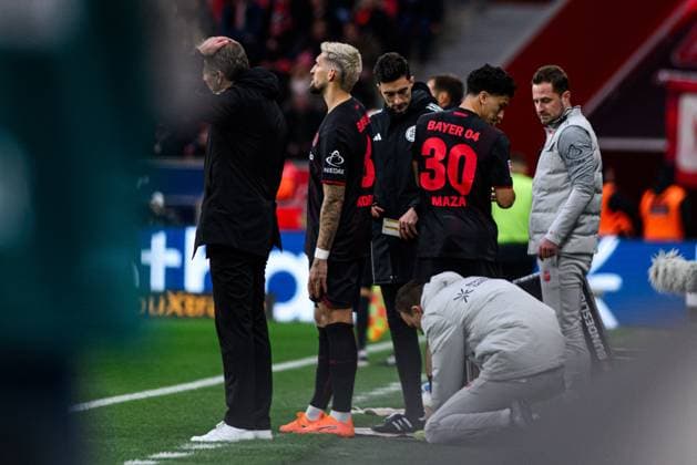 LEVERKUSEN, GERMANY - 26 OCTOBER, 2025: Kasper Hjulmand, Robert Andrich, Ibrahim Maza, Marcel Daum - The match of Bundesliga Bayer 04 Leverkusen vs SC Freiburg at BayArena.  Copyright: xVitaliixKliuievx