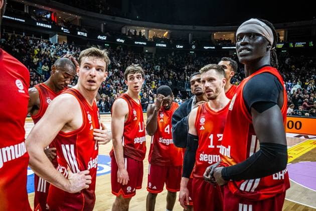 Basketball Berlin 26.10.2025 Saison 2025 2026 easyCredit BBL 1. Bundesliga Männer, Herren Alba Berlin - FC Bayern München Basketball niedergschlagene Bayern