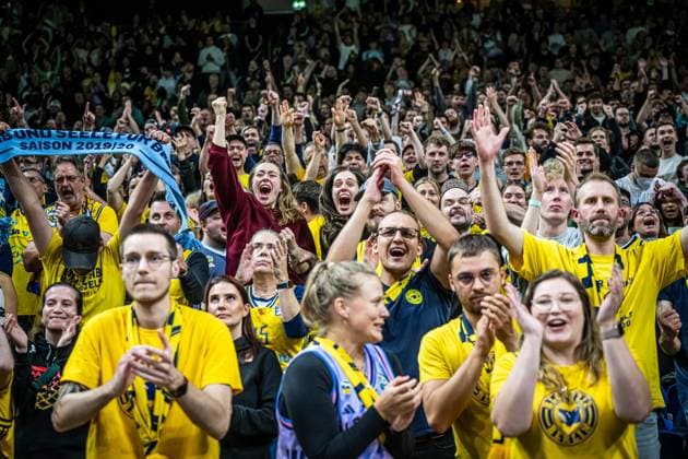 Basketball Berlin 26.10.2025 Saison 2025 2026 easyCredit BBL 1. Bundesliga Männer, Herren Alba Berlin - FC Bayern München Basketball Jubel Alba Fans