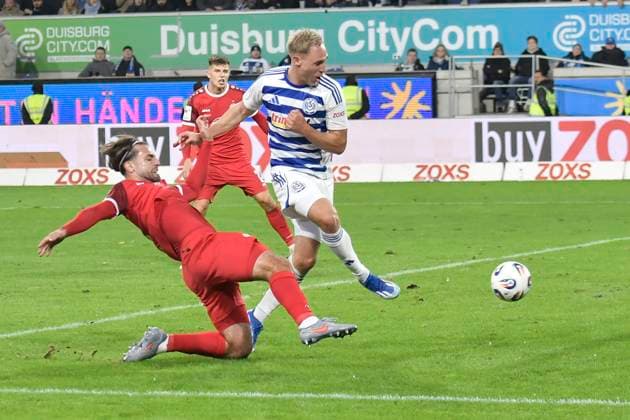 Florian Krüger Krueger (Duisburg 26) erzielt das Tor zum 1:0 26.10.2025 Fussball MSV Duisburg vs Rot-Weiss Essen, Schauinsland-Reisen-Arena, Duisburg, DFB DFL REGULATIONS PROHIBIT ANY USE OF PHOTOGRAPHS AS IMAGE SEQUENCES AND OR QUASI-VIDEO