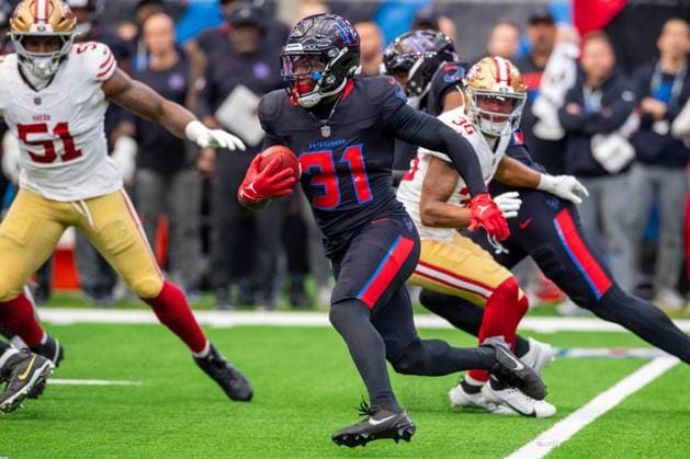 October 26, 2025: Houston Texans running back Dameon Pierce (31) returns a kick during a game between the San Francisco 49ers and the Houston Texans in Houston, TX. .. CSM USA - ZUMAc04_ 20251026_faf_c04_027 Copyright: xTraskxSmithx
