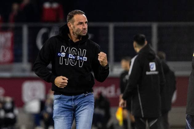 3.Liga: MSV Duisburg - Rot-Weiss Essen; 26.10.2025 Dietmar Hirsch (Cheftrainer, MSV Duisburg) bejubelt das Tor, 1:0. 3.Liga: MSV Duisburg - Rot-Weiss Essen; Schauinsland-Reisen-Arena, Duisburg; 26.10.2025 DFL regulations prohibit any use of photographs as image sequences and or quasi video. Copyright: xBEAUTIFULxSPORTS Buriakovx