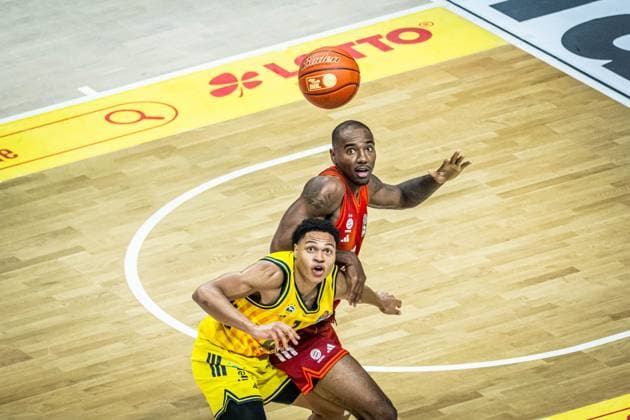 Basketball Berlin 26.10.2025 Saison 2025 2026 easyCredit BBL 1. Bundesliga Männer, Herren Alba Berlin - FC Bayern München Basketball Jack Kayil (Alba Berlin, No.07) Isiaha Mike (München, No.22)