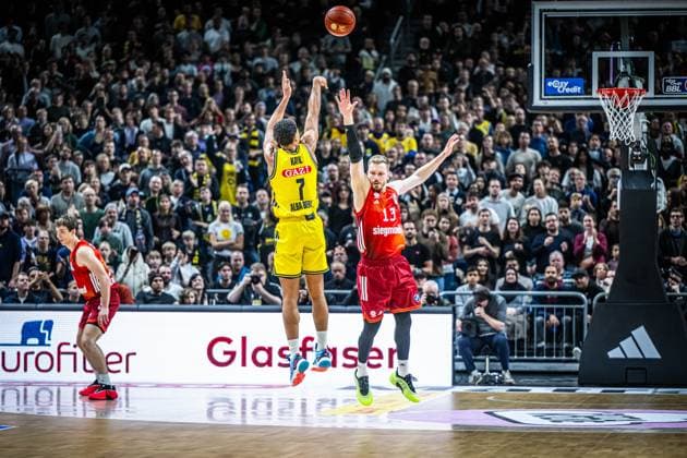 Basketball Berlin 26.10.2025 Saison 2025 2026 easyCredit BBL 1. Bundesliga Männer, Herren Alba Berlin - FC Bayern München Basketball Jack Kayil (Alba Berlin, No.07) Andreas Obst (München, No.13)