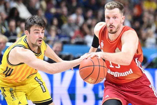 Andreas Obst (FC Bayern Muenchen, 13) GER, Alba Berlin gegen FC Bayern Muenchen, Basketball, easyCredit Basketball League, Saison 2025 2026, 5. Spieltag, 26.10.2025 GER, Alba Berlin gegen FC Bayern Muenchen, Basketball, easyCredit Basketball League, Saison 2025 2026, 5. Spieltag, 26.10.2025 Berlin Copyright: xEibner-Pressefoto RyanxSleimanx EP_RSN