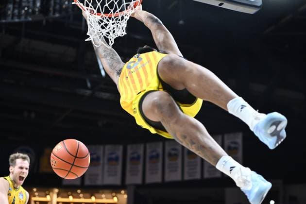 J Wan Roberts (ALBA Berlin, 13) GER, Alba Berlin gegen FC Bayern Muenchen, Basketball, easyCredit Basketball League, Saison 2025 2026, 5. Spieltag, 26.10.2025 GER, Alba Berlin gegen FC Bayern Muenchen, Basketball, easyCredit Basketball League, Saison 2025 2026, 5. Spieltag, 26.10.2025 Berlin Copyright: xEibner-Pressefoto RyanxSleimanx EP_RSN