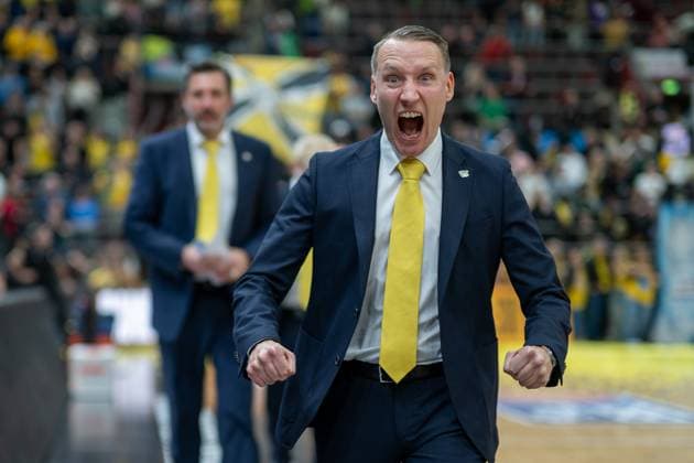 Sport Bilder des Tages Mikko Riipinen (MHP RIESEN Ludwigsburg, Head-Coach), positive Emotionen, GER, MHP RIESEN Ludwigsburg vs. ratiopharm ulm, easycredit BBL, Basketball, Bundesliga, 5. Spieltag, Spielzeit 2025 2026, 26.10.2025, GER, MHP RIESEN Ludwigsburg vs. ratiopharm ulm, easycredit BBL, Basketball, Bundesliga, 5. Spieltag, Spielzeit 2025 2026, 26.10.2025 Ludwigsburg Copyright: xEibner-Pressefoto SaschaxWaltherx EP_EER