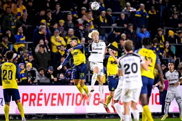 Royale Union Saint-Gilloise v Sint-Truidense VV - Jupiler Pro League BRUSSELS, BELGIUM - OCTOBER 26 : Khalaili Anan midfielder of Union Saint-Gilloise and Goto Keisuke forward of Sint-Truiden during the Jupiler Pro League match between Royale Union Saint-Gilloise and Sint-Truidense VV on October 26, 2025 in Brussels, Belgium, 26 10 2025  Copyright: xTomasxSiskx