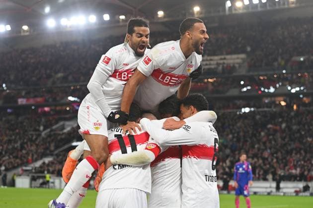 Torjubel Deniz UNDAV (VFB Stuttgart) nach Tor zum 2-1 mit Tiago TOMAS (VFB Stuttgart), Chema ANDRES (VFB Stuttgart),Bilal EL KHANNOUSS (VFB Stuttgart), Josha VAGNOMAN (VFB Stuttgart) und li:Lorenz ASSIGNON (VFB Stuttgart). Jubel,Freude,Begeisterung, Aktion, Fussball 1. Bundesliga Saison 2025 2026, 8.Spieltag, Spieltag08 VfB Stuttgart - 1.FSV Mainz 05 2-1 am 26.10.2025 MHP ARENA.