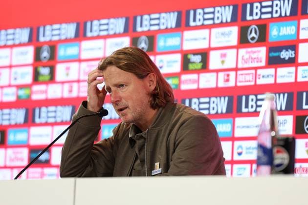 26.10.2025, xrekx, Fussball 1.Bundesliga, VfB Stuttgart - 1.FSV Mainz 05 v.l. Pressekonferenz Bo Henriksen Trainer (1.FSV Mainz 05) (DFL DFB REGULATIONS PROHIBIT ANY USE OF PHOTOGRAPHS as IMAGE SEQUENCES and or QUASI-VIDEO) Stuttgart