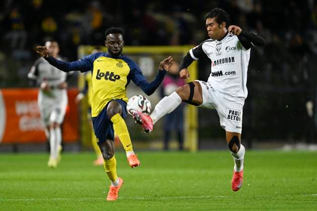 Royale Union Saint-Gilloise v Sint-Truidense VV - Jupiler Pro League BRUSSELS, BELGIUM - OCTOBER 26 : Niang Ousseynou midfielder of Union Saint-Gilloise and Hata Taiga defender of Sint-Truiden during the Jupiler Pro League match between Royale Union Saint-Gilloise and Sint-Truidense VV on October 26, 2025 in Brussels, Belgium, 26 10 2025 Brussels Belgium  Copyright: xDhax