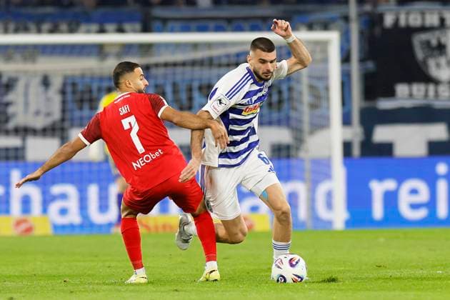 Fußball 3.Liga, 12.Spieltag, Saison 2025 2026, MSV Duisburg - Rot-Weiss Essen am 26.10.2025 in der Schauinsland-Reisen-Arena in Duisburg Ramin Safi ( Rot-Weiss Essen )