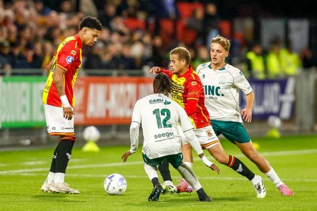 DEVENTER , 26-10-2025 , Stadium De Adelaarshorst , season 2025 2026 , Dutch Eredivisie football . match between Go Ahead Eagles and Excelsior Rotterdam, Picture shows GA Eagles player Kenzo Goudmijn vs Excelsior player Arthur Zagre Go Ahead Eagles - Excelsior  x31706813x Copyright: