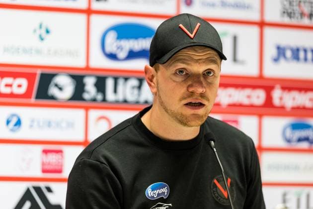 3. Liga: Viktoria Köln - Hansa Rostock; 26.10.2025 Marian Wilhelm (Trainer FC Viktoria Köln) während der Pressekonferenz 3. Liga: Viktoria Köln - Hansa Rostock, Köln, Sportpark Höhenberg am 26.10.2025 DFB REGULATIONS PROHIBIT ANY USE OF PHOTOGRAPHS AS IMAGE SEQUENCES AND OR QUASI-VIDEO. Copyright: xBEAUTIFULxSPORTS Wunderlx