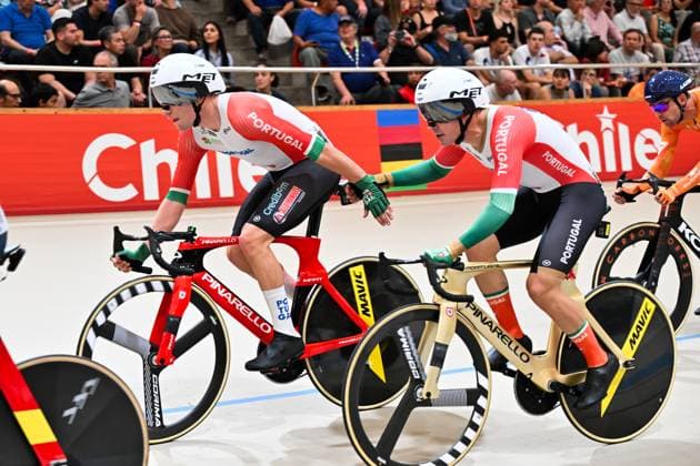 2025 Tissot UCI Track World Championships Picture by Simon Wilkinson SWpix.com - 26 10 2025 - Cycling - 2025 Tissot UCI Track World Championships - Velodromo PenalolÃ n, Santiago, Chile - Men s Madison - Iuri Leitao (Portugal) and Diogo Narciso (Portugal) Copyright: x xSWpix.comx(t axPhotographyxHubxLtd)xSimonxWilkinson SWpix.comx SWP-3030-11999