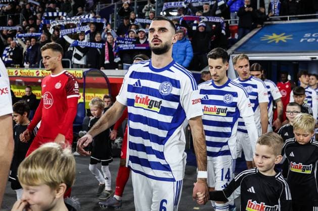 Fussball, 3.Liga Saison 2025 2026 12. Spieltag MSV Duisburg - Rot-Weiss Essen 26.10.2025, schauinsland-reisen-arena Rasim Bulic (MSV Duisburg, 6) Duisburg schauinsland-reisen-arena Nordrhein-Westfalen Deutschland