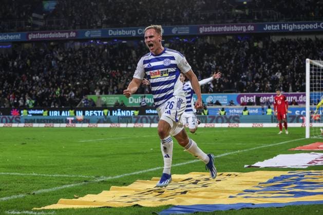 Fussball, 3.Liga Saison 2025 2026 12. Spieltag MSV Duisburg - Rot-Weiss Essen 26.10.2025, schauinsland-reisen-arena Torjubel MSV Duisburg nach dem Tor zum 1-0 durch Florian Krüger (MSV Duisburg, 26) Duisburg schauinsland-reisen-arena Nordrhein-Westfalen Deutschland