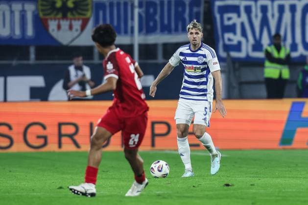 Fussball, 3.Liga Saison 2025 2026 12. Spieltag MSV Duisburg - Rot-Weiss Essen 26.10.2025, schauinsland-reisen-arena Tobias Fleckstein (MSV Duisburg, 5) Duisburg schauinsland-reisen-arena Nordrhein-Westfalen Deutschland