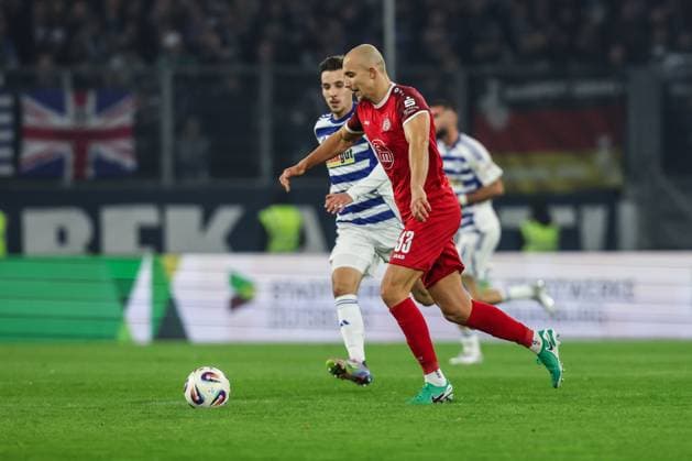 Fussball, 3.Liga Saison 2025 2026 12. Spieltag MSV Duisburg - Rot-Weiss Essen 26.10.2025, schauinsland-reisen-arena Tobias Kraulich (Rot-Weiss Essen, 33) Duisburg schauinsland-reisen-arena Nordrhein-Westfalen Deutschland