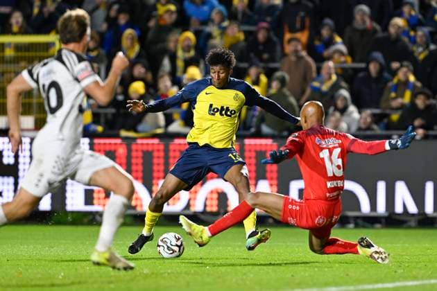 Royale Union Saint-Gilloise v Sint-Truidense VV - Jupiler Pro League BRUSSELS, BELGIUM - OCTOBER 26 : Rodriguez Cortez Kevin Jose forward of Union Saint-Gilloise and Kokubo Leo Brian goalkeeper of Sint-Truiden during the Jupiler Pro League match between Royale Union Saint-Gilloise and Sint-Truidense VV on October 26, 2025 in Brussels, Belgium, 26 10 2025 Brussels Belgium  Copyright: xDhax
