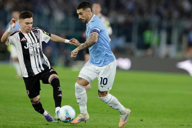 Serie A football match SS Lazio vs Juventus juventus Portuguese forward Francisco Conceicao challenges for the ball with Lazio™s Italian midfielder Mattia Zaccagni during the Serie A football match SS Lazio vs Juventus at Olimpico Stadium on October 26, 2025, in Rome. _BPH0894 Copyright: xAntonioxBalascox