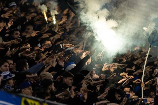 3.Liga: MSV Duisburg - Rot-Weiss Essen; 26.10.2025 Fans von MSV Duisburg, Pyrotechnik, Ultras. 3.Liga: MSV Duisburg - Rot-Weiss Essen; Schauinsland-Reisen-Arena, Duisburg; 26.10.2025 DFL regulations prohibit any use of photographs as image sequences and or quasi video. Copyright: xBEAUTIFULxSPORTS Buriakovx