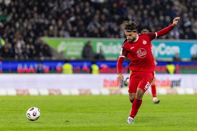 3.Liga: MSV Duisburg - Rot-Weiss Essen; 26.10.2025 Jose Enrique Rios Alonso (Rot-Weiss Essen, 23) 3.Liga: MSV Duisburg - Rot-Weiss Essen; Schauinsland-Reisen-Arena, Duisburg; 26.10.2025 DFL regulations prohibit any use of photographs as image sequences and or quasi video. Copyright: xBEAUTIFULxSPORTS Buriakovx