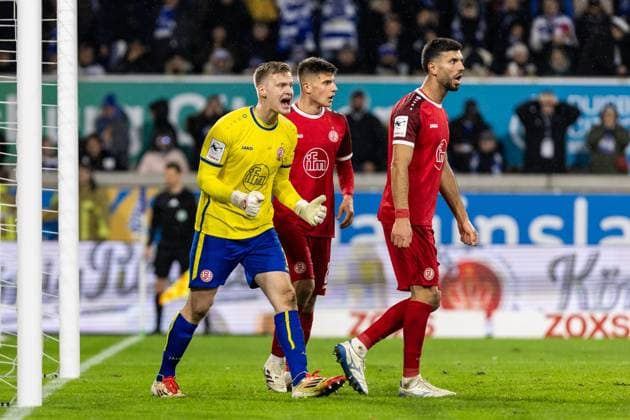 3.Liga: MSV Duisburg - Rot-Weiss Essen; 26.10.2025 Jakob Golz (Rot-Weiss Essen, 1) 3.Liga: MSV Duisburg - Rot-Weiss Essen; Schauinsland-Reisen-Arena, Duisburg; 26.10.2025 DFL regulations prohibit any use of photographs as image sequences and or quasi video. Copyright: xBEAUTIFULxSPORTS Buriakovx