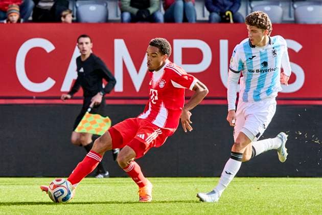 A-Junioren Bundesliga DFB-Nachwuchsliga, FC Bayern München (U19) vs TSV 1860 München (U19), München FC Bayern, München FC Bayern (U19), FC Augsburg, FC Augsburg (U19), 2025-10-26 in München (FC Bayern Campus) Goal (Tor) FC Bayern München (U19) 1:0 WIJKS Chivano (FC Bayern München (U19) Rechter Verteidiger (Nr.2) FCBU192 ), EFE Arda (TSV 1860 München (U19) Linker Verteidiger (Nr.3) (TSVU193)) sportworld München FC Bayern Campus Bayern Deutschland