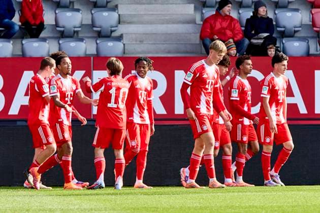 A-Junioren Bundesliga DFB-Nachwuchsliga, FC Bayern München (U19) vs TSV 1860 München (U19), München FC Bayern, München FC Bayern (U19), FC Augsburg, FC Augsburg (U19), Torjubel 2025-10-26 in München (FC Bayern Campus) Goal (Tor) FC Bayern München (U19) 1:0 WIJKS Chivano (FC Bayern München (U19) Rechter Verteidiger (Nr.2) FCBU192 ) sportworld München FC Bayern Campus Bayern Deutschland