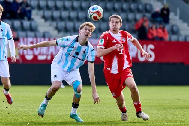 A-Junioren Bundesliga DFB-Nachwuchsliga, FC Bayern München (U19) vs TSV 1860 München (U19), München FC Bayern, München FC Bayern (U19), FC Augsburg, FC Augsburg (U19), 2025-10-26 in München (FC Bayern Campus) ESTERMANN Ludwig (TSV 1860 München (U19) Innenverteidiger (Nr.5) (TSVU195)), GASHI Yll (FC Bayern München (U19) Mittelstürmer (Nr.9) FCBU199 ) sportworld München FC Bayern Campus Bayern Deutschland
