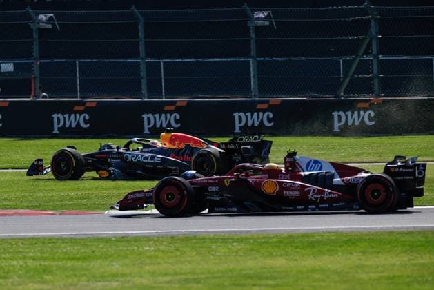 F1 - MEXICO CITY GRAND PRIX 2025 44 HAMILTON Lewis (gbr), Scuderia Ferrari SF-25, action and 01 VERSTAPPEN Max (nld), Red Bull Racing RB21, action during the 2025 Formula 1 Mexico City Grand Prix, 20th round of the 2025 FIA Formula One World Championship, WM, Weltmeisterschaft from October 24 to 26, 2025 on the Autodromo Hermanos Rodriguez, in Mexico City, Mexico - Mexico CityMexico Copyright: xJavierxJimenezx